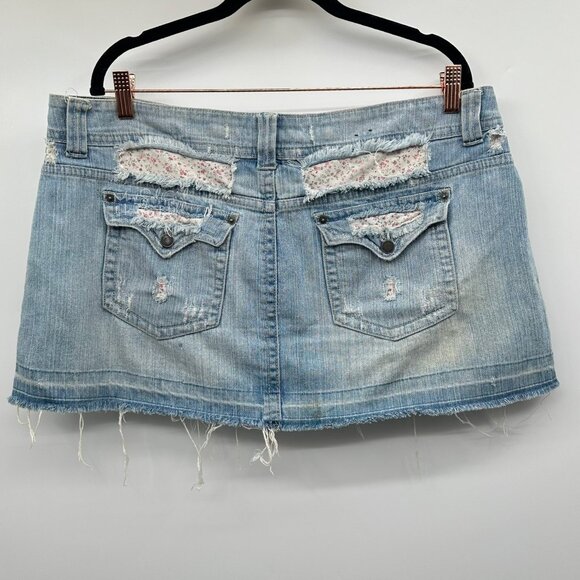 Rue21 Distressed Light Blue Denim Mini Skirt Size 13/14 - Picture 2 of 6
